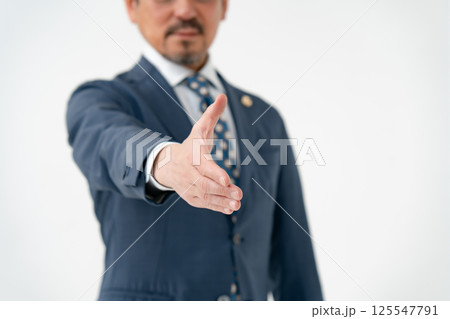 弁護士　握手 125547791