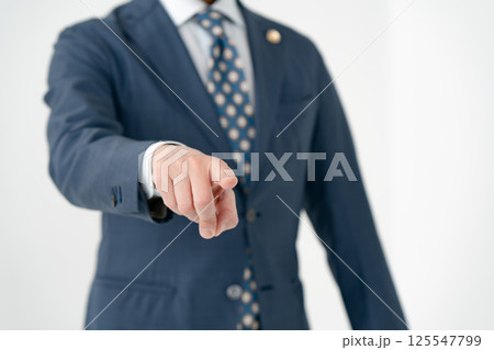弁護士 指差し 弁護士 指差し 125547799