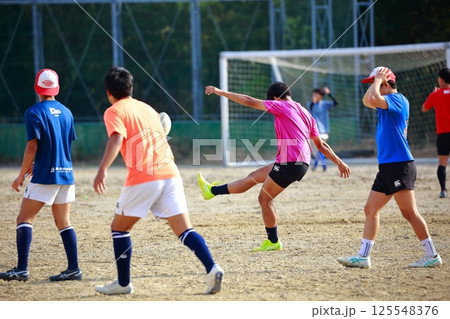 サッカー　ラグビー　クラブ　ストレッチ 125548376