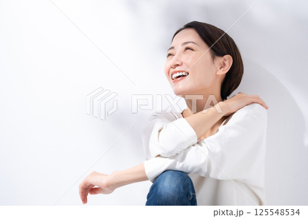 日差し　ビューティー　夏 125548534