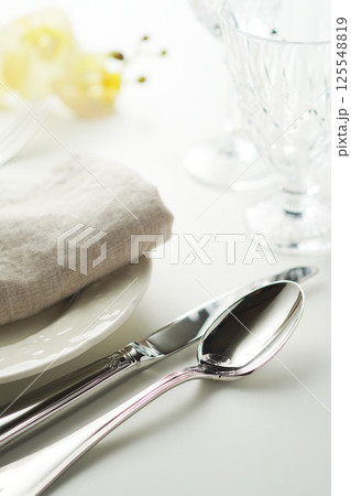 テーブルセッティング(シンプル・イメージ) 125548819