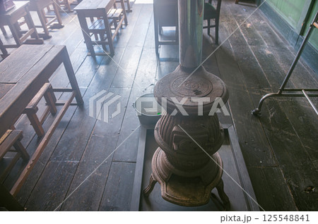 教室のダルマストーブ【旧木沢小学校】 125548841