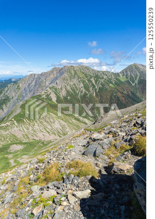 小赤石岳から見る荒川岳と悪沢岳　南アルプス　赤石岳登山 125550239