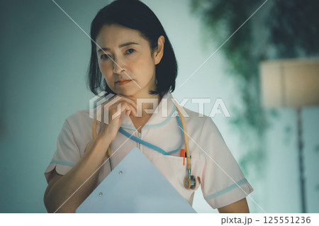 50代夜勤看護師 50代夜勤看護師 125551236
