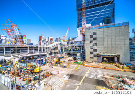日本の東京都市景観西口閉鎖。新たに西口の出入口通路が左奥に…さよなら渋谷駅西口 125552108