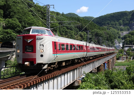 伯備線走行の特急やくも 伯備線走行の特急やくも 125553353