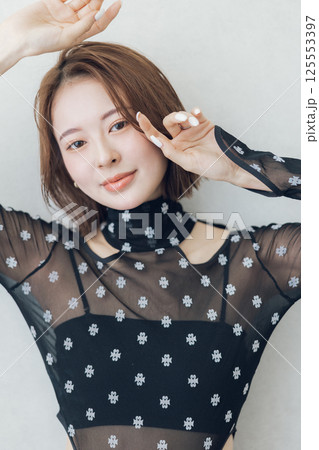 若い女性のヘアスタイルイメージ　　 125553397