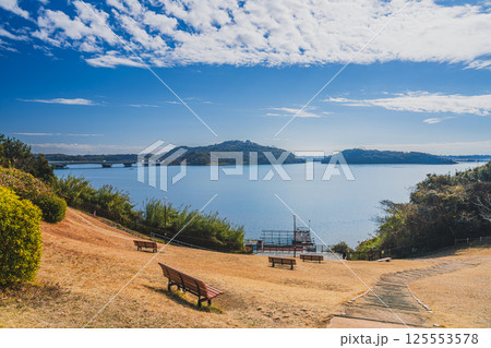 青空に映える遠江八景「寸座落雁」浜松市の浜名湖サービスエリア(静岡県) 青空に映える遠江八景「寸座落雁」浜松市の浜名湖サービスエリア(静岡県) 125553578