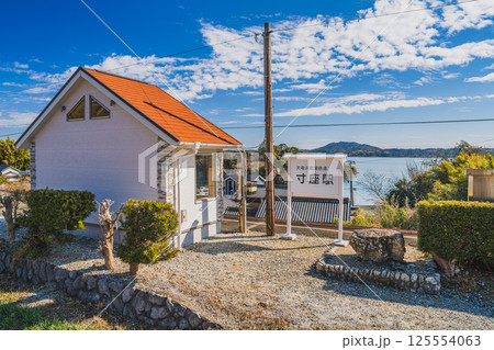 浜松市の天竜浜名湖鉄道寸座駅から見える浜名湖(静岡県) 浜松市の天竜浜名湖鉄道寸座駅から見える浜名湖(静岡県) 125554063