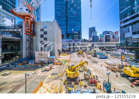 日本の東京都市景観西口閉鎖。新たに西口の出入口通路がビルの左側に…さよなら渋谷駅西口 125555219