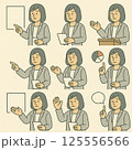 説明しているスーツ姿の女性の上半身セット 125556566