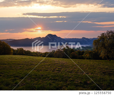 Peaceful autumn Alps mountain lake. Sunrise view to Traunsee lake, Gmundnerberg, Altmunster am Traunsee, Upper Austria. Peaceful autumn Alps mountain lake. Sunrise view to Traunsee lake, Gmundnerberg, Altmunster am Traunsee, Upper Austria. 125558750