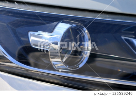 車のヘッドライト 125559246
