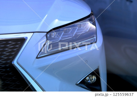 車のヘッドライト 125559637