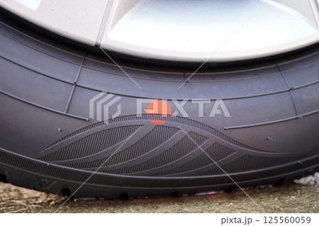 タイヤの赤い印01 タイヤの赤い印01 125560059
