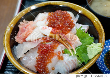 海鮮丼 125560199