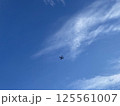 青空を飛ぶDJI TELLO 125561007