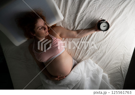 Pregnant woman suffers from insomnia. Pregnant woman suffers from insomnia. 125561763