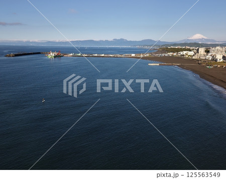富士山と湘南の海と空 富士山と湘南の海と空 125563549