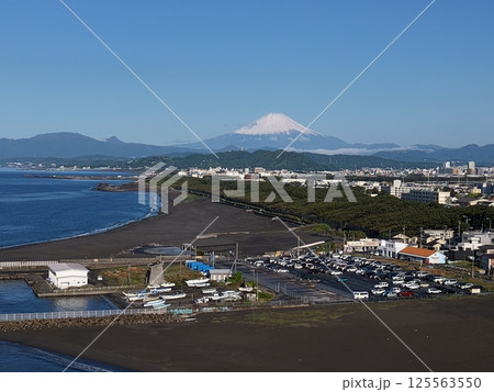富士山と湘南の海と空 富士山と湘南の海と空 125563550