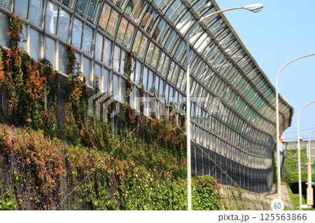 高速道路の防音壁（京葉道路） 125563866