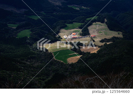 高隈山地から見る鳴之尾牧場 鹿児島の風景 高隈山地から見る鳴之尾牧場 鹿児島の風景 125564660