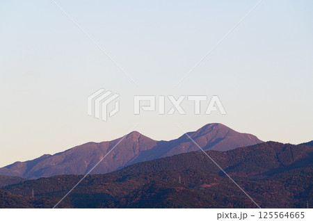 朝焼けに染まる高隈山地 鹿児島の風景 朝焼けに染まる高隈山地 鹿児島の風景 125564665