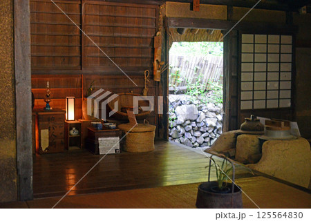 四国村江戸時代後期東かがわ市農家の室内 125564830