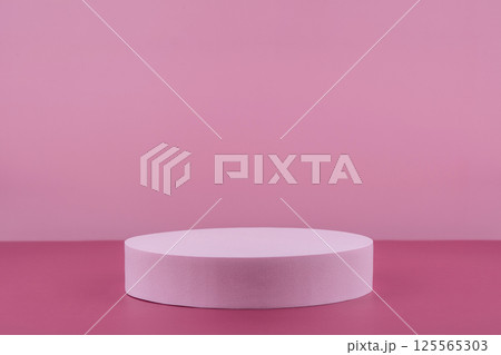 Podium pedestal showcase for cosmetic product presentation, minimal abstract pink background for cosmetics perfume and jewellery minimalist display. Empty stage for beauty products. 125565303