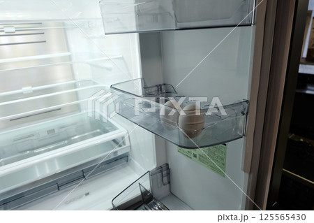 新品の冷蔵庫の中06 新品の冷蔵庫の中06 125565430