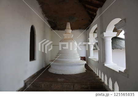 【スリランカ】ダンブッラ石窟寺院 【スリランカ】ダンブッラ石窟寺院 125565835