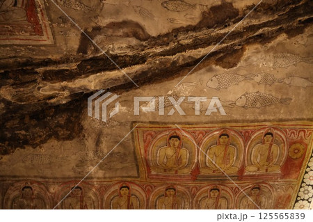 【スリランカ】ダンブッラ石窟寺院 【スリランカ】ダンブッラ石窟寺院 125565839