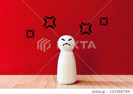 怒る人とムカムカマーク 125566794