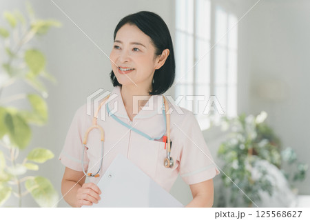 50代看護師 125568627
