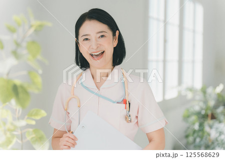 50代看護師 125568629