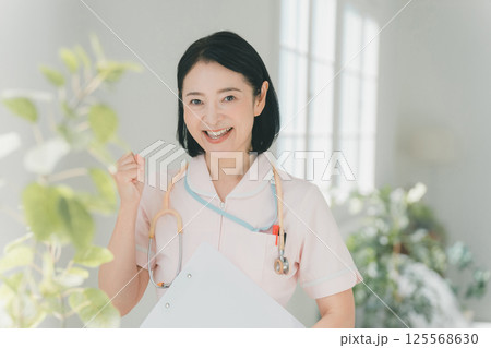 50代看護師 125568630