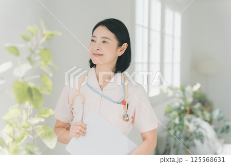 50代看護師 125568631