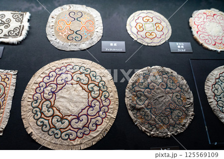 アイヌ民族の刺繍文様布 アイヌ民族の刺繍文様布 125569109