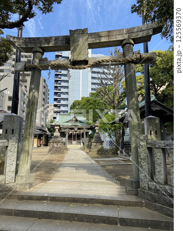足立区の稲荷神社の鳥居 125569370