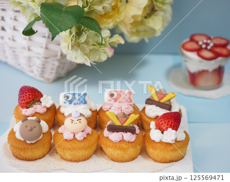 カラフルな子供の日のお祝いパーティー　 125569471