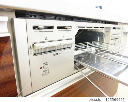 住宅用のキッチンで使うガスコンロ 住宅用のキッチンで使うガスコンロ 125569625