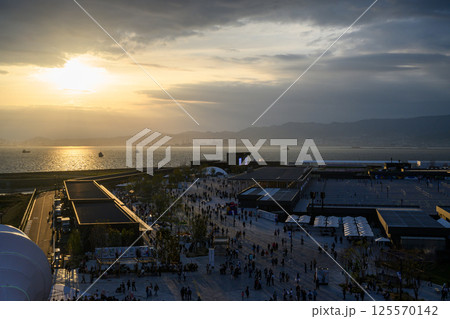 2025大阪関西万博の夕景 125570142