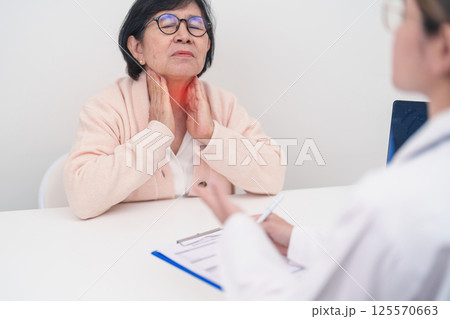 Elderly Patient having Neck pain and consulting with Doctor to Thyroid disease.Hyperthyroidism, Hypothyroidism, Hashimoto Thyroiditis, Thyroid Tumor and Cancer, Papillary Carcinoma and Medical Health 125570663