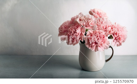 ピンク色のカーネーションのコピースペース2 125570970