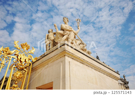 Photo of statues at the gate of Versailles, France Photo of statues at the gate of Versailles, France 125571143