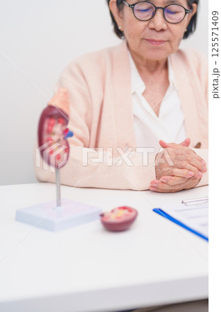 Elderly Patient consultation with doctor for Kidney disease, Urinary system and Stones, Cancer, world kidney day, Chronic kidney, Urology, Nephritis, Renal, Transplant and medical healthcare concept Elderly Patient consultation with doctor for Kidney disease, Urinary system and Stones, Cancer, world kidney day, Chronic kidney, Urology, Nephritis, Renal, Transplant and medical healthcare concept 125571409