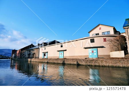 北海道 小樽運河の風景 125571478