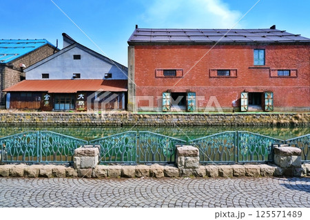 北海道 小樽運河の風景 125571489