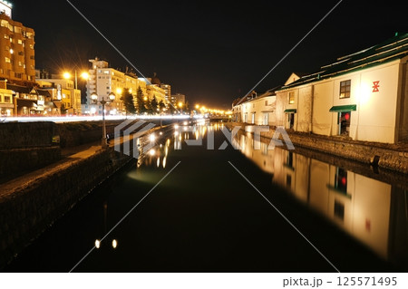 北海道 小樽運河の夜景 125571495