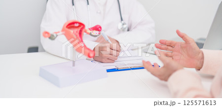 Woman patient consulting doctor with anatomy Uterus and Ovaries. Ovarian and Cervical cancer, Cervix disorder, Endometriosis, Hysterectomy, Uterine fibroids, Reproductive system and Pregnancy concept Woman patient consulting doctor with anatomy Uterus and Ovaries. Ovarian and Cervical cancer, Cervix disorder, Endometriosis, Hysterectomy, Uterine fibroids, Reproductive system and Pregnancy concept 125571613